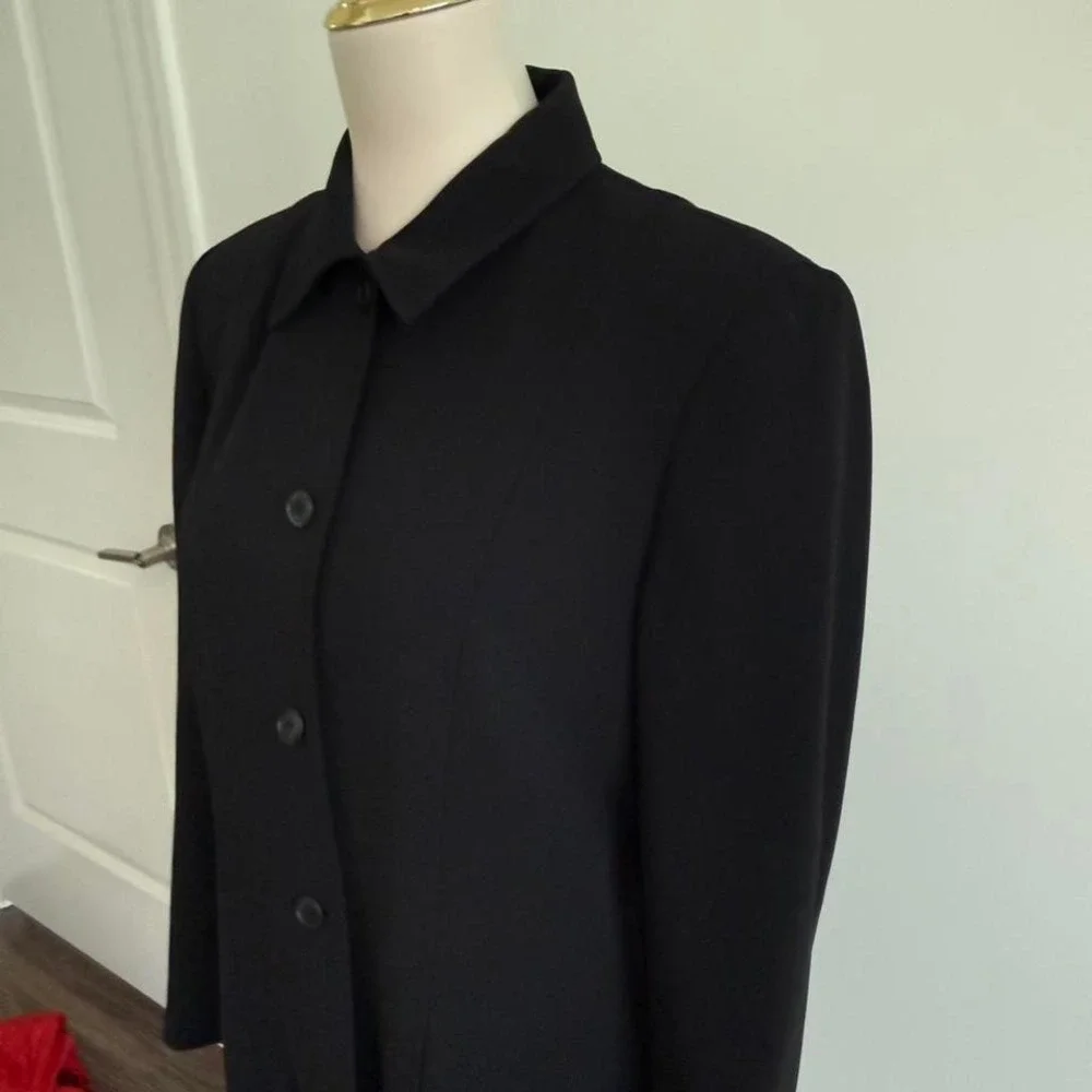 Jones New York black coat‎ with button front and collar. Size: 10